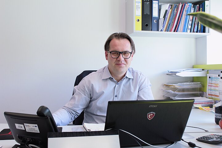 magister Arkadiusz Jesionek, dyrektor administracyjny Centrum Energetyki